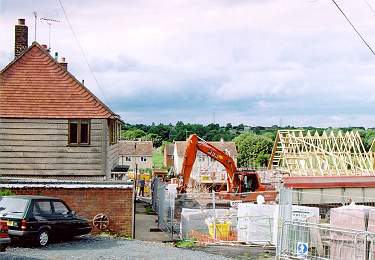 Building work on the New Road Estate. Photo (c) Louise Cox, August 2001